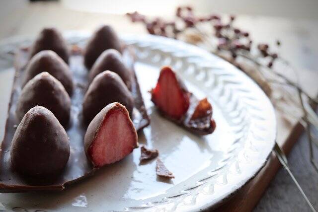 中身のフレッシュいちごにビックリ！☆人気の「フルーツタブレット（イチゴ）」【大丸京都店】