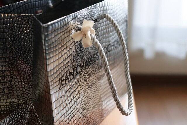 中身のフレッシュいちごにビックリ！☆人気の「フルーツタブレット（イチゴ）」【大丸京都店】