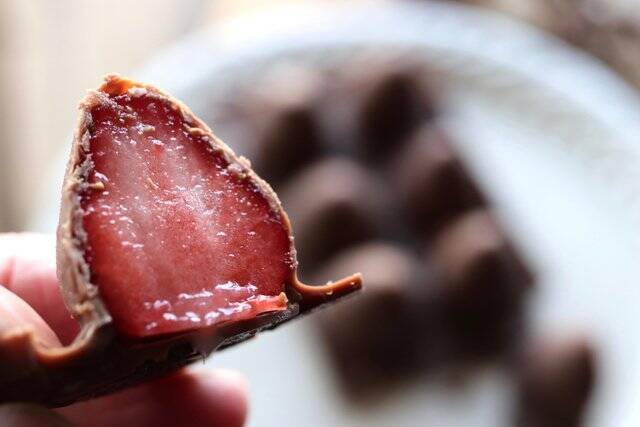 中身のフレッシュいちごにビックリ！☆人気の「フルーツタブレット（イチゴ）」【大丸京都店】