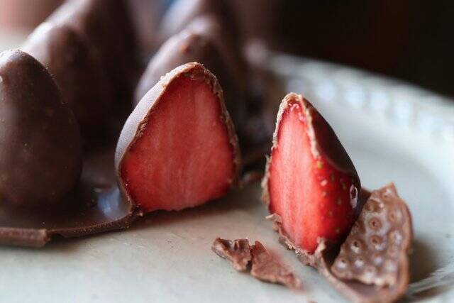 中身のフレッシュいちごにビックリ！☆人気の「フルーツタブレット（イチゴ）」【大丸京都店】