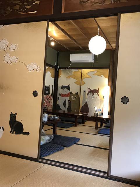 京都カフェめぐり ネコカオスのお寺 世界中のネコ好き注目店 十猫十色のギャラリーも 猫猫寺 にゃんにゃんじ 年4月6日 エキサイトニュース