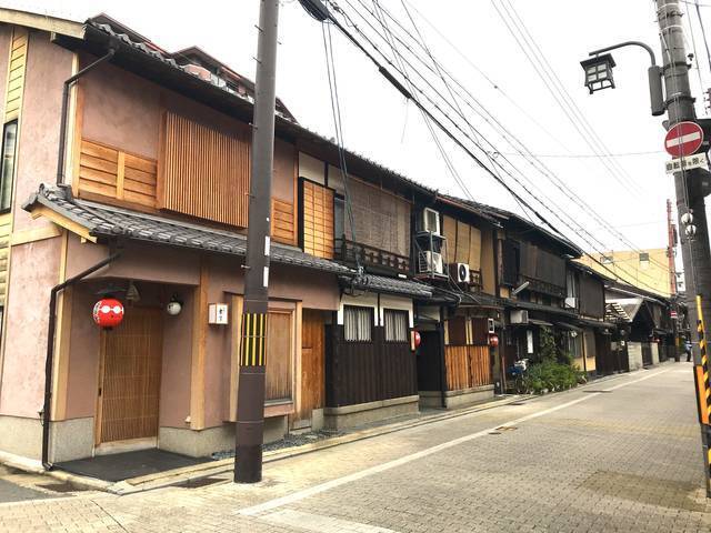 茶色いマクドナルドだけじゃない、「佐川急便」も京都 祇園仕様って 