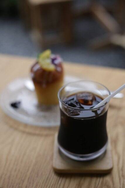 花と緑に囲まれてお茶できます ♪ 京都・鴨川のほとり「喫茶いのん」【神宮丸太町】