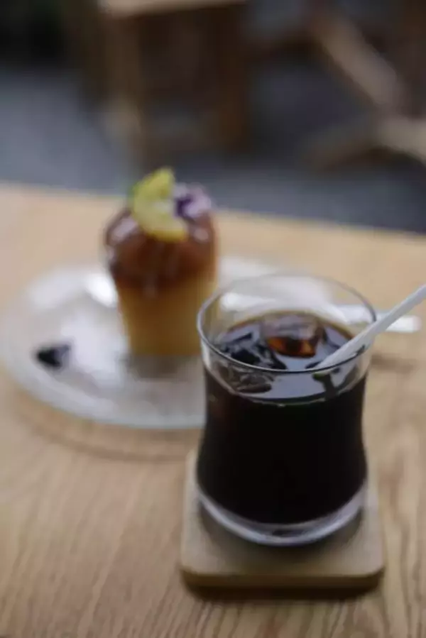 「花と緑に囲まれてお茶できます ♪ 京都・鴨川のほとり「喫茶いのん」【神宮丸太町】」の画像