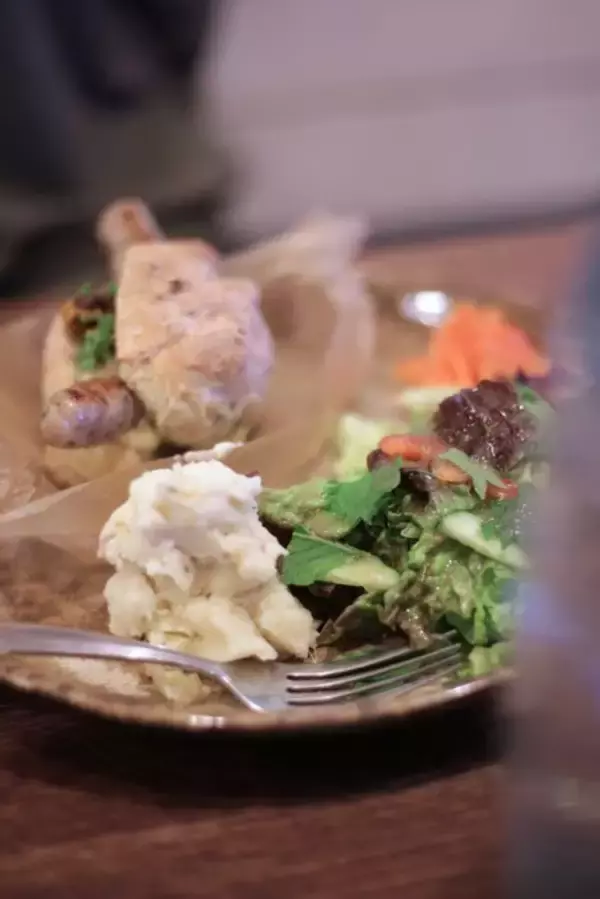 「花と緑に囲まれてお茶できます ♪ 京都・鴨川のほとり「喫茶いのん」【神宮丸太町】」の画像