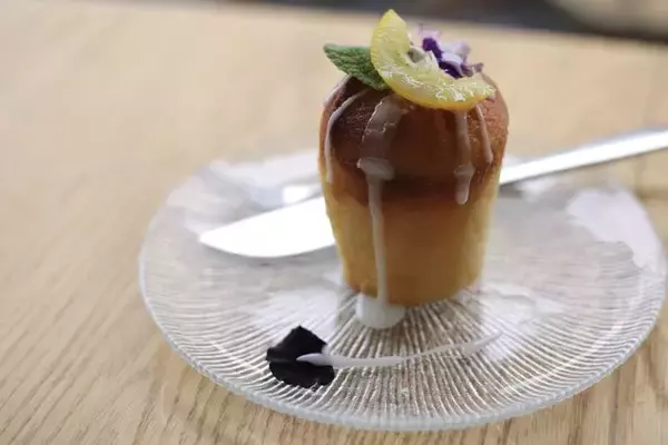 「花と緑に囲まれてお茶できます ♪ 京都・鴨川のほとり「喫茶いのん」【神宮丸太町】」の画像