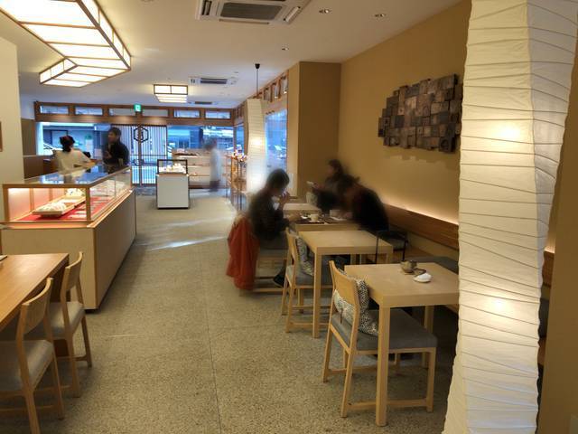 気軽に立ち寄れる喫茶スペースも魅力的♪「亀屋良長 本店」【和菓子】