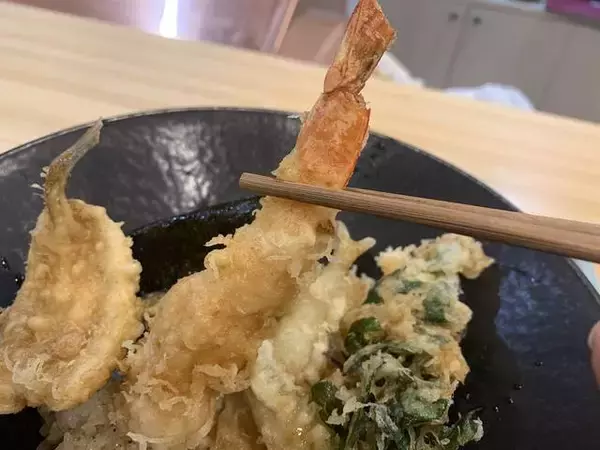「京都でカウンター天ぷら！ランチの天丼もオススメ「富小路 天ぷら まつ井」」の画像