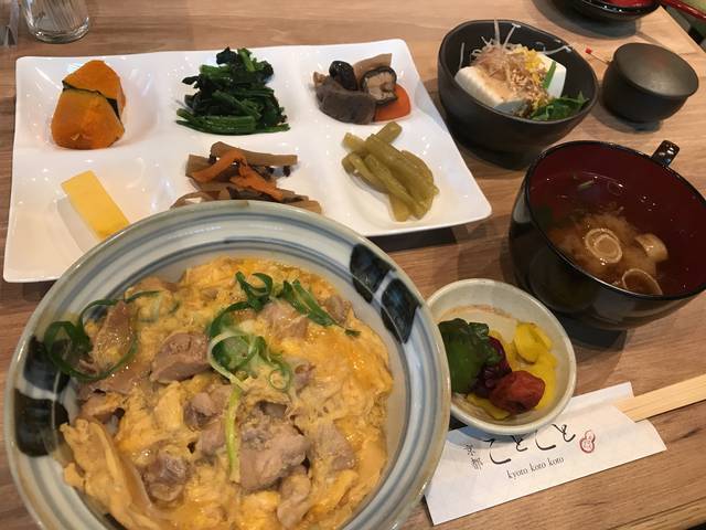 【京都ランチめぐり】新店☆京都食材のおばんざいビュッフェ付で900円から！オフィス街のコスパ最強ランチ「京都ことこと」