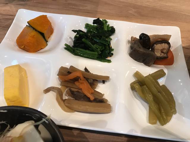 【京都ランチめぐり】新店☆京都食材のおばんざいビュッフェ付で900円から！オフィス街のコスパ最強ランチ「京都ことこと」