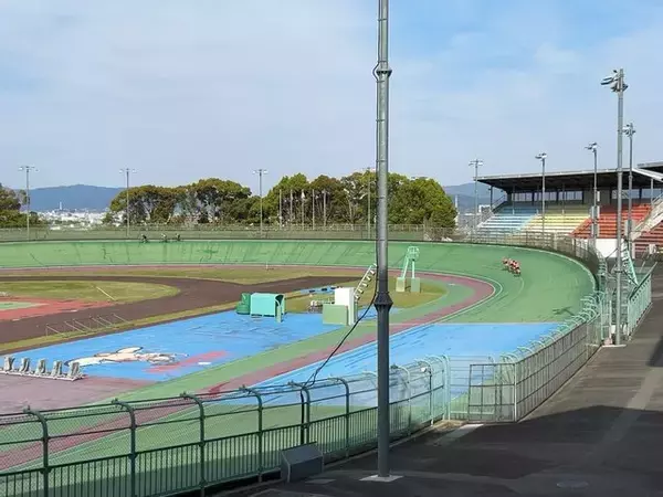 「【京都ディープ観光】改修前に必訪“日本一汚い”と噂の哀愁昭和レトロ感「向日町競輪場」」の画像