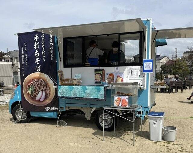 【京都長岡京】今なぜ人気？キッチンカーが集まる商店街のコミュニティー広場が面白い！