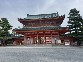 【京都夏越の祓2026】市内で早々と登場☆半年間の汚れを祓う『茅の輪くぐり』「平安神宮」