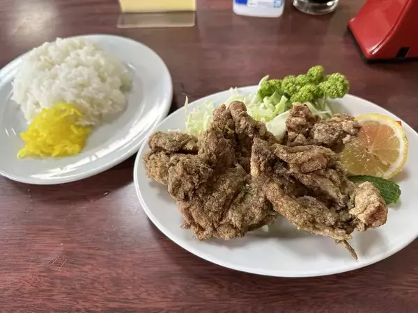 「【京都レトロ食堂】鶏料理も評判！住宅街にポツンとたたずむ大衆食堂「鶏泉（とりせん）」」の画像