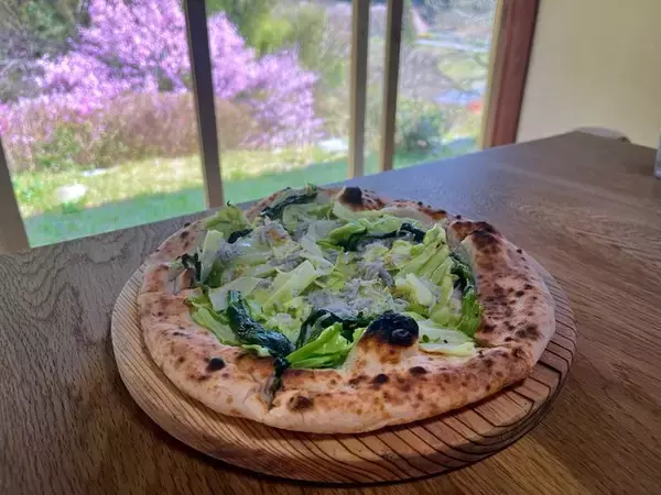 「【京都美山】築250年 かやぶき民家で食べる焼き立て石窯ピザ『さかや pizza cafe』」の画像