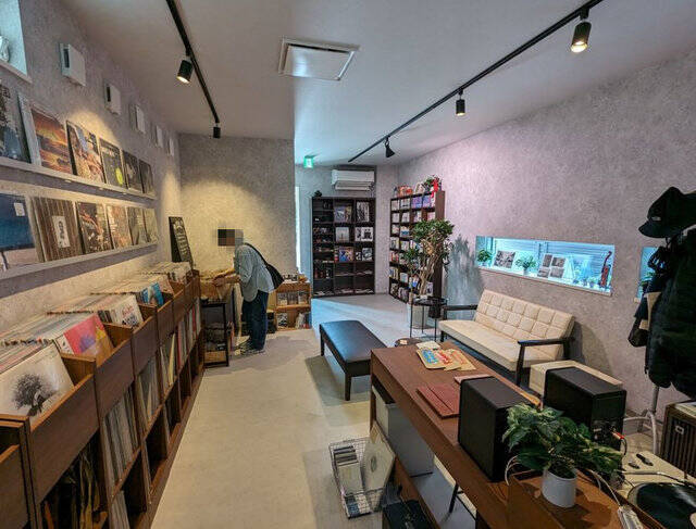 【京都】レコードの調べが心地よく推し移る古書店『Books and so on』