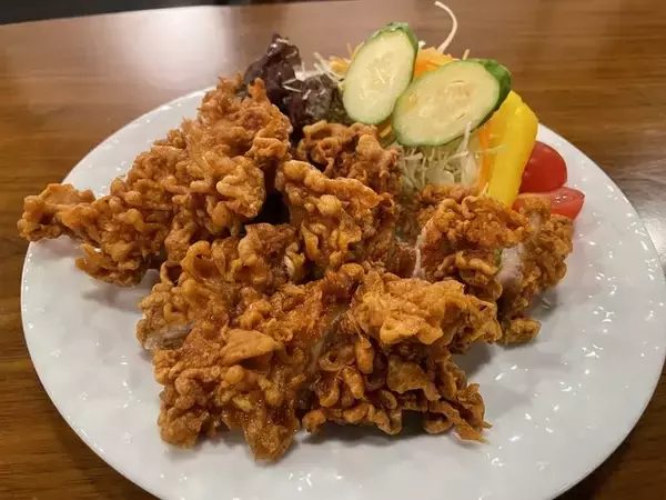 「京都を代表するガツ盛り食堂「ハイライト」の名物メニュー”唐揚げ”の作り方」の画像