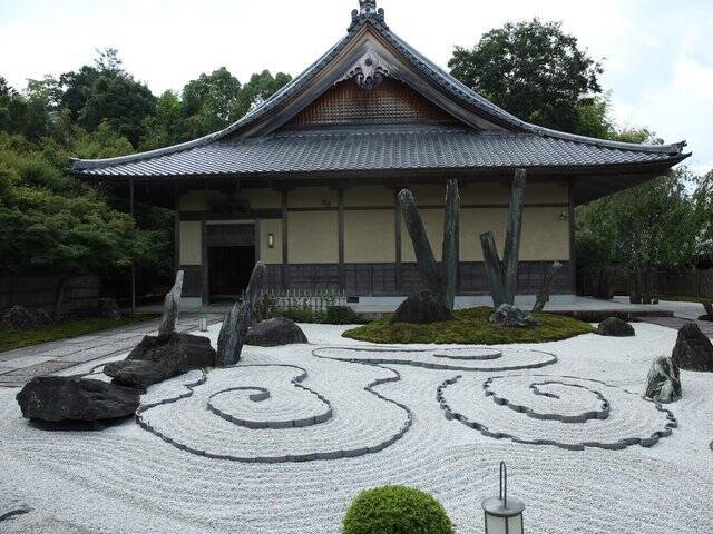 【京都庭園めぐり】青もみじと竹林が涼しげ、サルスベリが咲く夏景色が魅力「圓光寺」【京都花めぐり】