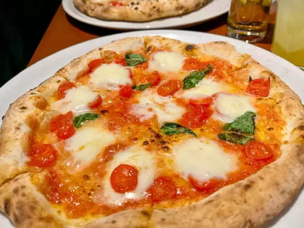 「京都であなたもナポリっ子！薪窯でアツアツもちもち本場のナポリピッツァ『ピッツェリア マリータ』」の画像