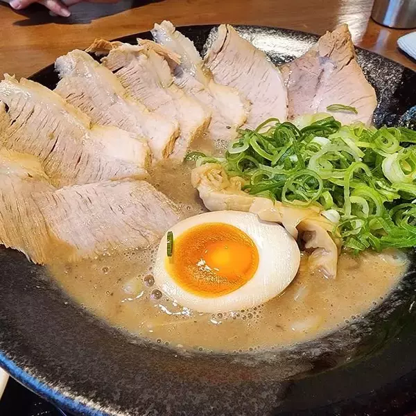 「濃厚豚骨と鶏白湯のラーメンが一押し！千本丸太町のニューカマー「麺屋 一麺専心」」の画像