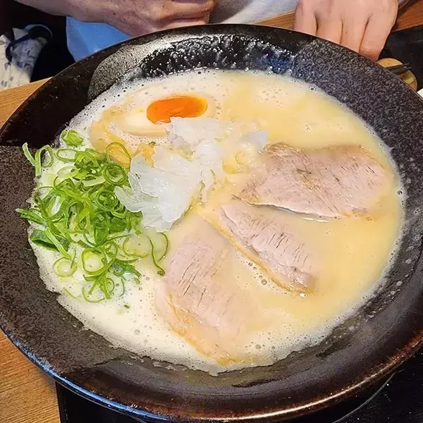 「濃厚豚骨と鶏白湯のラーメンが一押し！千本丸太町のニューカマー「麺屋 一麺専心」」の画像