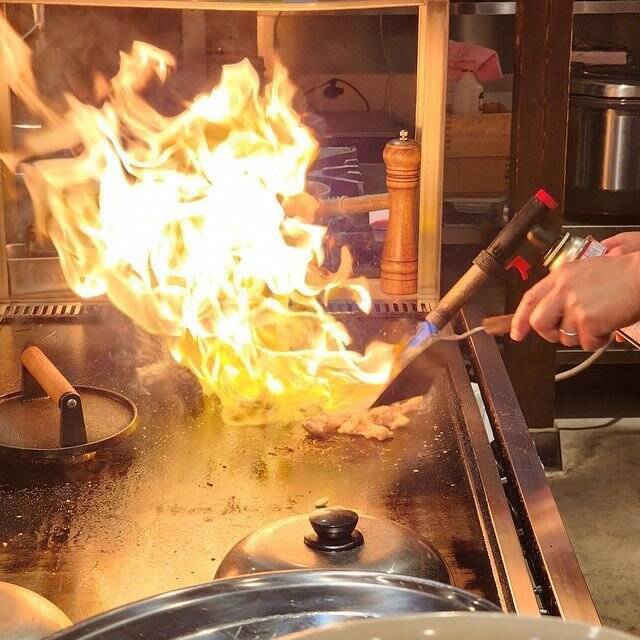 京都大学近くのお値打ち鉄板焼き屋さん！創作メニューも豊富な「麺匠肉助 焼そばのクチ」
