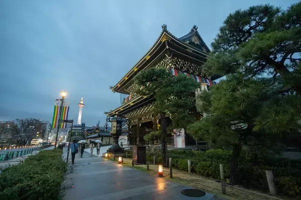 「【京都イベント】あの行灯に再び明かりが灯ります「東本願寺前花灯路」」の画像