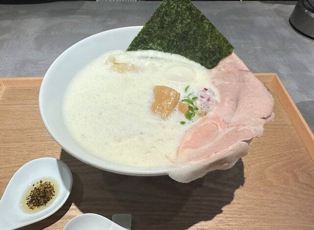 【京都ラーメン】ブレイク必至の新店！鶏白湯と貝出汁の二刀流「麺逢 KATAJIKENAI 」