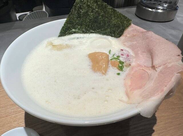 【京都ラーメン】ブレイク必至の新店！鶏白湯と貝出汁の二刀流「麺逢 KATAJIKENAI 」