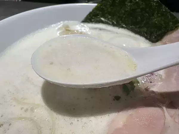 「【京都ラーメン】ブレイク必至の新店！鶏白湯と貝出汁の二刀流「麺逢 KATAJIKENAI 」」の画像