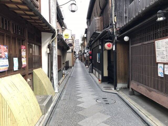 【京都ぶらり】夏の風物詩鴨川納涼床でおなじみ『先斗町』☆有名割烹から歌舞練場まで