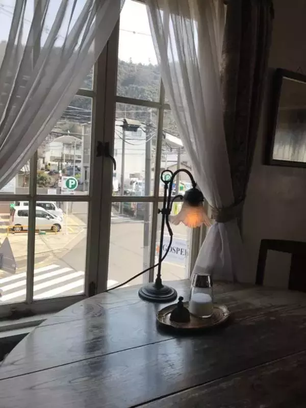 「【京都カフェ】ヴォーリズ建築のランドマーク洋館カフェ！琥珀色のレトロ時空間「ゴスペル」」の画像