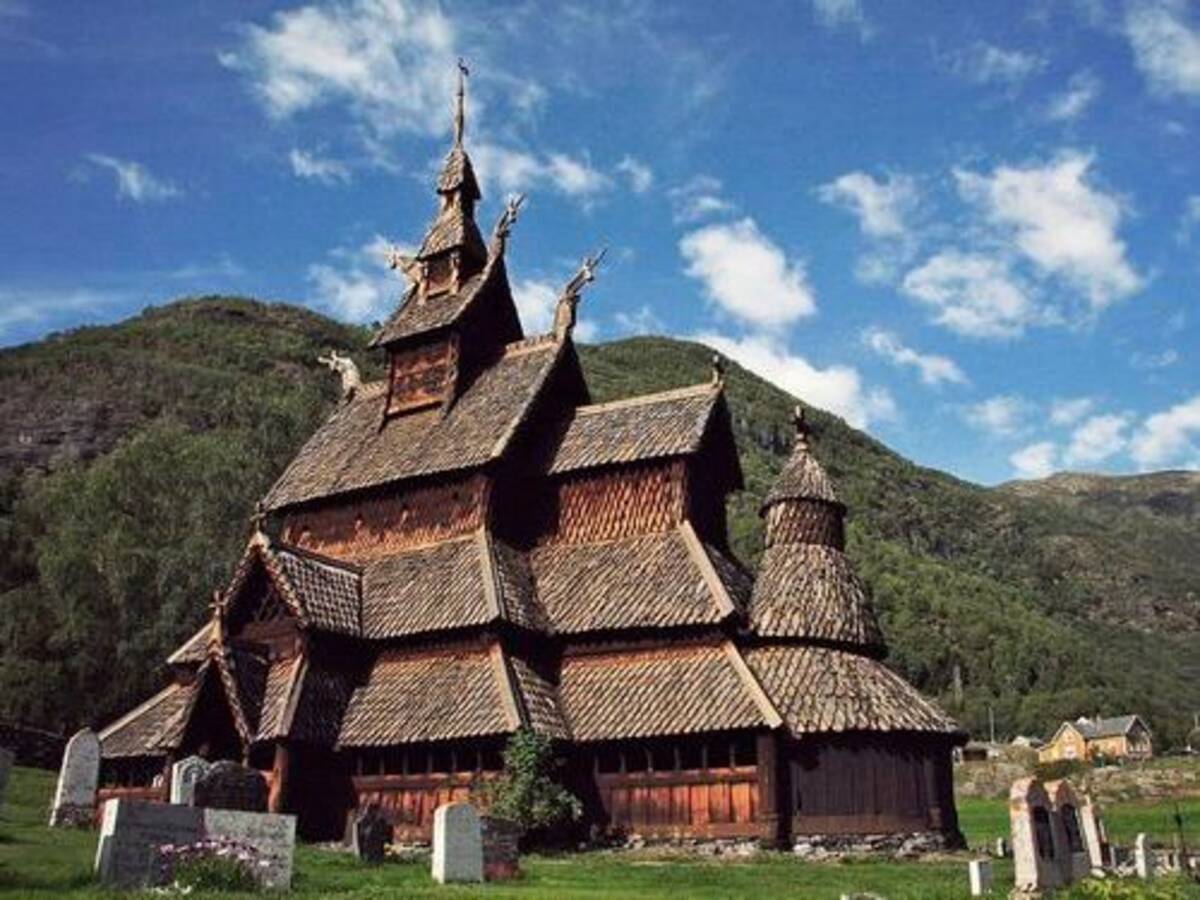 屋根にはドラゴンの魔除け ヴァイキングが850年前に建てたノルウェーの ボルグン スターヴ教会 11年12月2日 エキサイトニュース