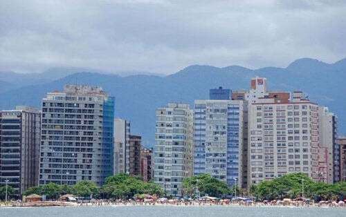 ピサの斜塔もびっくりの光景 ブラジルの都市サントスでは100棟以上のビルが傾いている 13年5月7日 エキサイトニュース