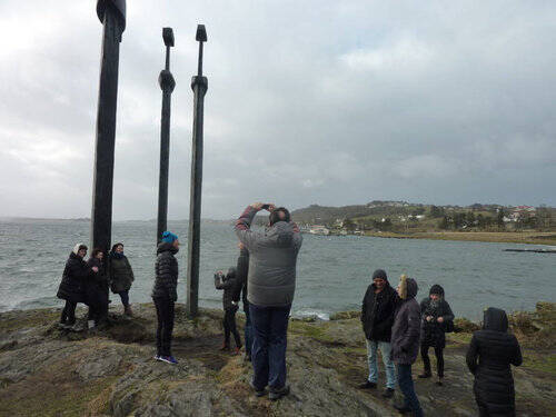 巨人も狩れそうな迫力 ノルウェーの岩に突き刺さる 巨大な3本の剣 14年5月8日 エキサイトニュース
