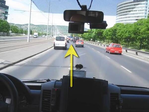 救急車に乗るならこの男の運転がいい 車載カメラがとらえたスリル満点のドライブテクニック 動画 15年5月12日 エキサイトニュース