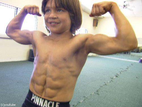 6歳で筋肉ムキムキ リトル ヘラクレス と呼ばれた最強少年 23歳になった今の姿がこちら 16年5月30日 エキサイトニュース