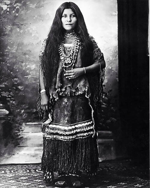 インディアンの10代少女たち 民族衣装を着た100年前の写真いろいろ 16年6月13日 エキサイトニュース