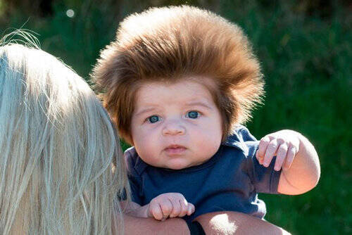 生後2か月にして剛毛の赤ちゃん 美容師の母親が対処に困るほどのヘアスタイルがこちら 16年10月6日 エキサイトニュース
