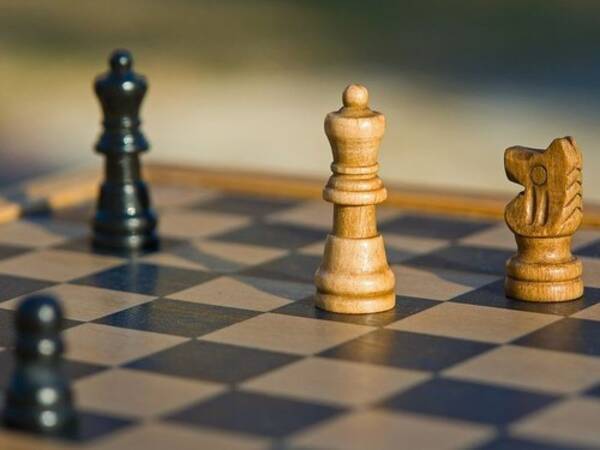 2人の伝説的チェスプレイヤーが対局中に見つめ合うシーンが 普通ではない と話題になった理由 17年5月23日 エキサイトニュース