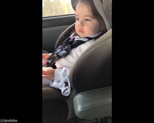 退屈そうな女の子の赤ちゃん Bgmが流れると急にノリノリ 動画 17年6月16日 エキサイトニュース