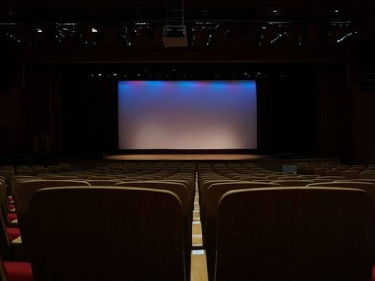 映画館のスクリーンを外すと 裏側がこうなっていると知ってた 17年7月12日 エキサイトニュース