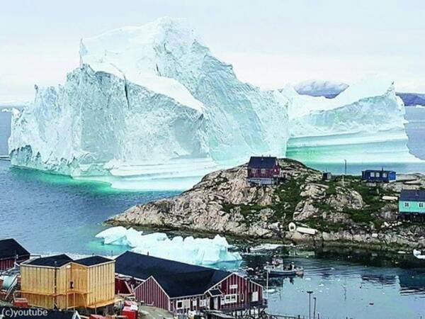 村より大きいのでは 巨大な氷山がグリーンランド沿岸に大接近 18年8月12日 エキサイトニュース