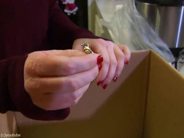 新品の家電の箱から結婚指輪が出てきたの Snsに投稿した結果 持ち主が見つかる 19年10月30日 エキサイトニュース