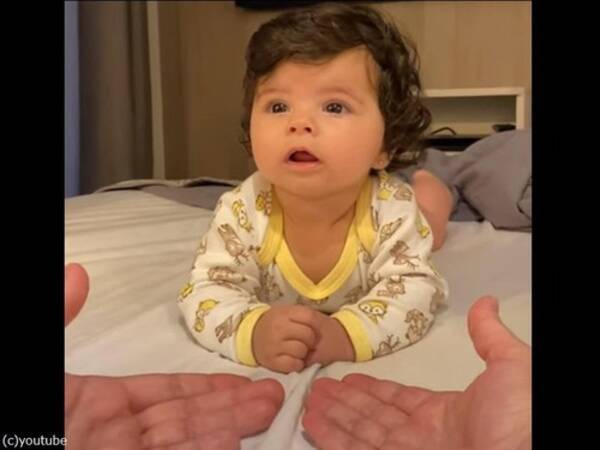 パパとママのどっちの手を選ぶの と試された赤ちゃん 空気を読む 動画 22年4月9日 エキサイトニュース