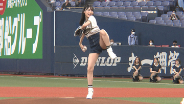 「48グループ史上最高BODY」のNMB48・横野すみれ、初始球式で魔球（？）披露