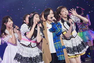 NMB48「10周年記念ライブ」で山本彩ら卒業生が登場! 総勢70人の再集結で35曲を披露