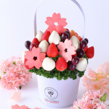 1月発売！春のギフトに桜モチーフの華やかな「フルーツブーケ」を