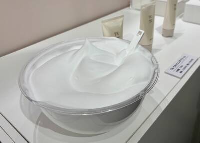 メナードのスキンケアブランド「TK」が6年ぶりのリニューアル、独自成分「ガーデニアエキスW」で"うっとり肌"へ