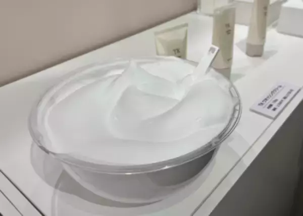 「メナードのスキンケアブランド「TK」が6年ぶりのリニューアル、独自成分「ガーデニアエキスW」で"うっとり肌"へ」の画像